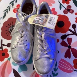 Toms Silver Metallic Sneakers Sz 9.5 Comfy Casual Shoe Lace-up.